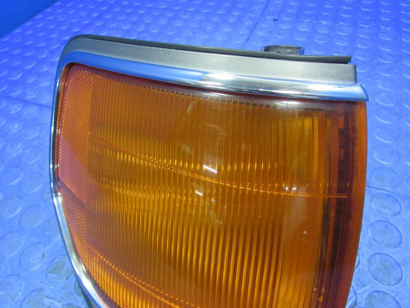 91-97 Toyota Landcruiser Right Passenger Side Corner Park Marker Light