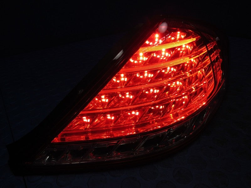 08-10 BMW 650i E63 RH Passenger LED Outer Quarter Taillight Tail Light