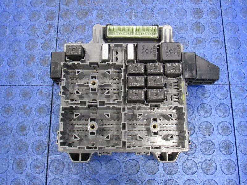 06 Jeep Liberty 2.8L CRD Diesel BCM Body Module Fuse Box Block 0502603