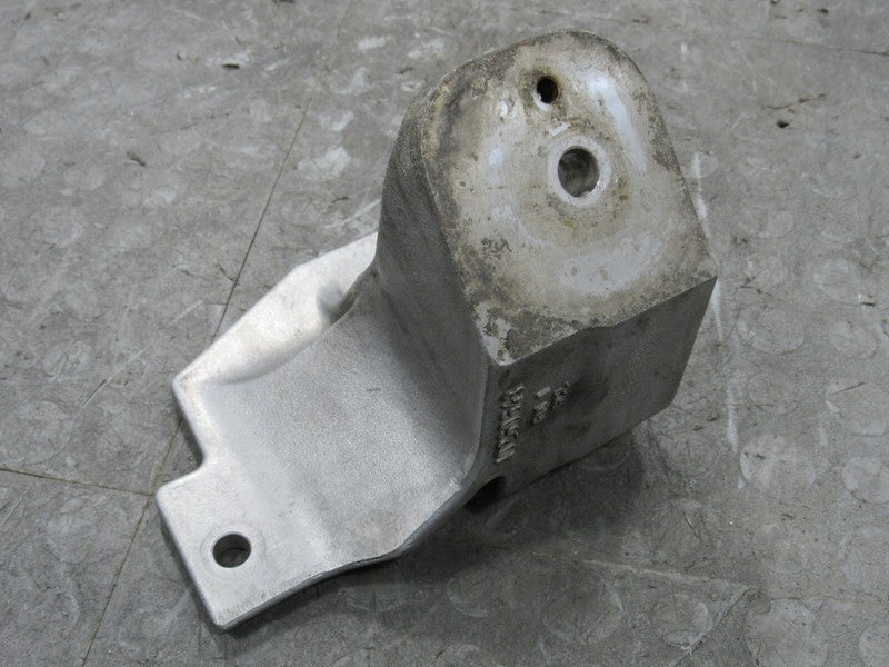 97-04 Chevrolet Corvette 5.7L Right RH Engine Motor Mount Bracket 1026