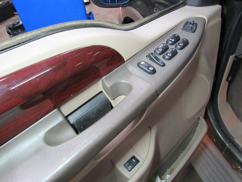 03 Excursion Left LH Driver Side Front Door Trim Panel W/O Switch Eddi