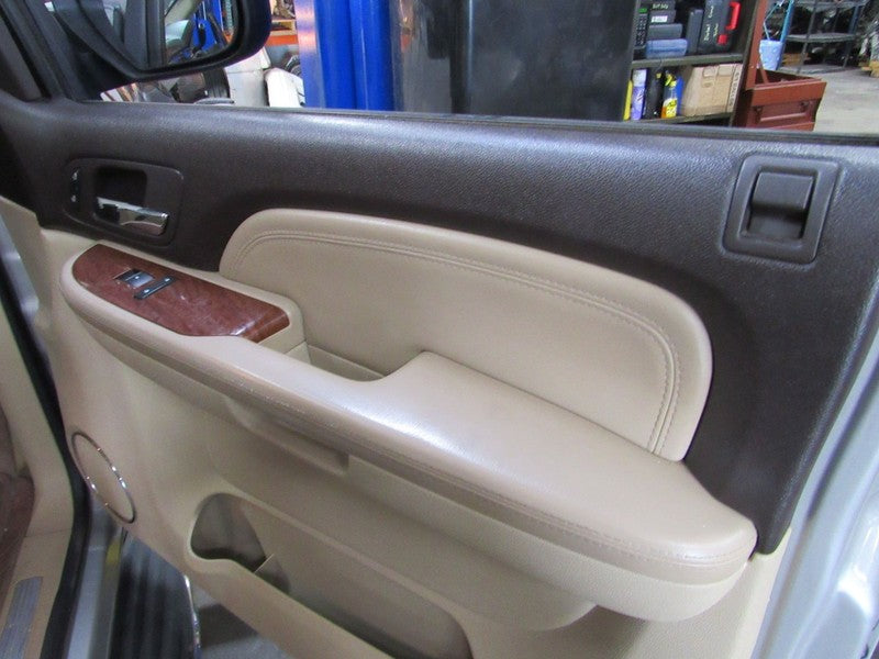 07-08 Silverado Tahoe Yukon Right RH Passenger Front Door Trim Panel C