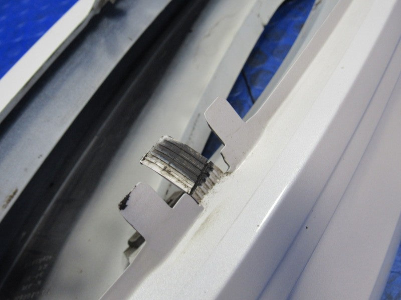 02-06 Cadillac Escalade Left Right Rear Hatch Vent Trim Molding Pearl 