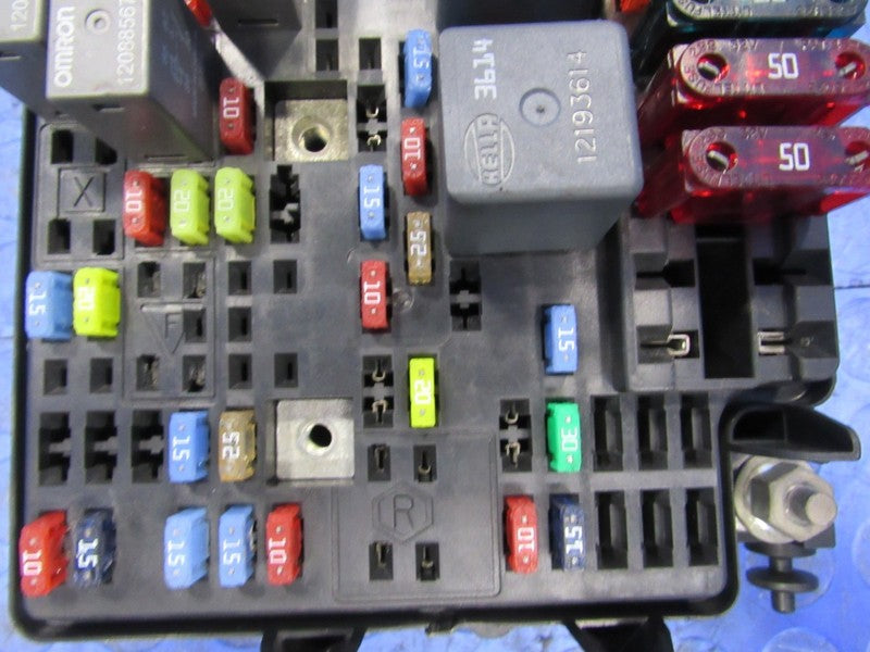 00-02 Silverado Tahoe Yukon Suburban Under-Hood Fuse Relay Box Block C