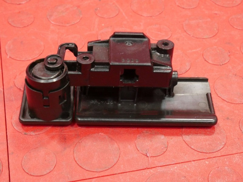 06-13 Suzuki Grand Vitara Glovebox Glove Box Compartment Handle Latch 
