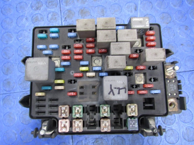 06 Silverado Sierra Duramax Engine Fuse Relay Junction Box Block 15216