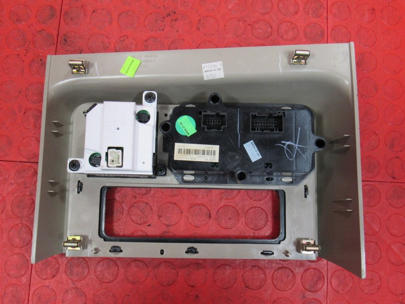 05-06 Escalade Platinum Center Dash Clock Console Bezel Heated Cooled 