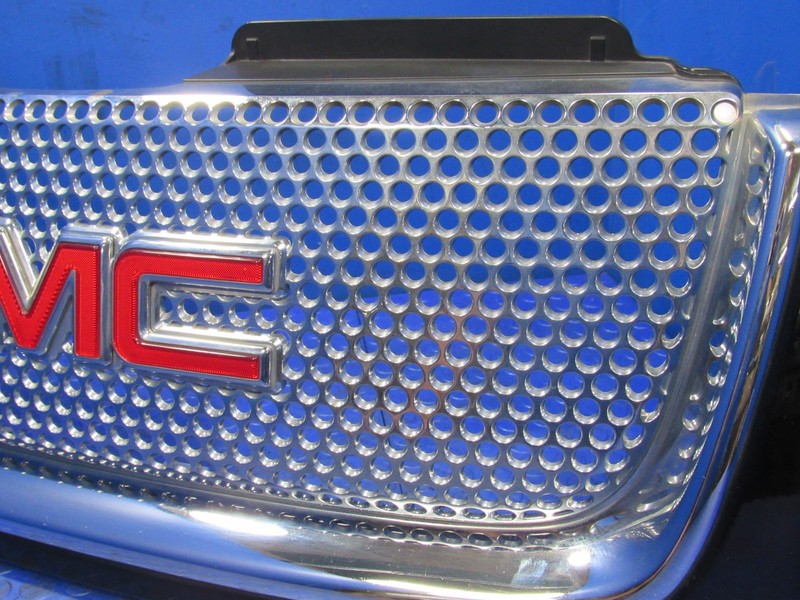 05-09 Envoy Denali / 05-06 Envoy XL Denali Factory Mesh Grille Black/C