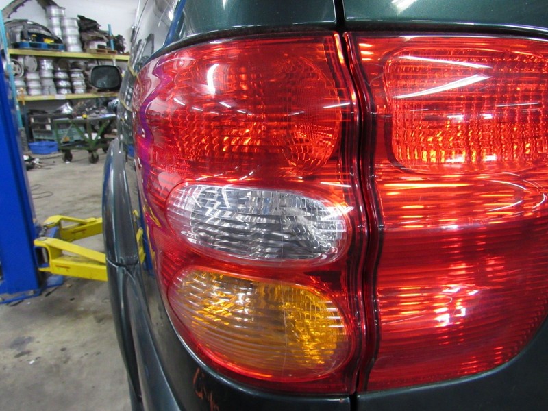01-04 Toyota Sequoia Left LH Driver Side Outer Taillight Tail Light La