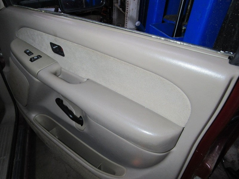 01-06 Silverado Sierra Crew Cab Right RH Passenger Front Door Trim Pan
