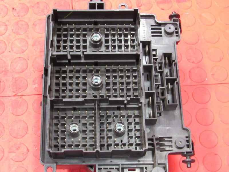 03-05 Silverado Sierra Tahoe Engine Fuse Panel Relay Box Block 1511561