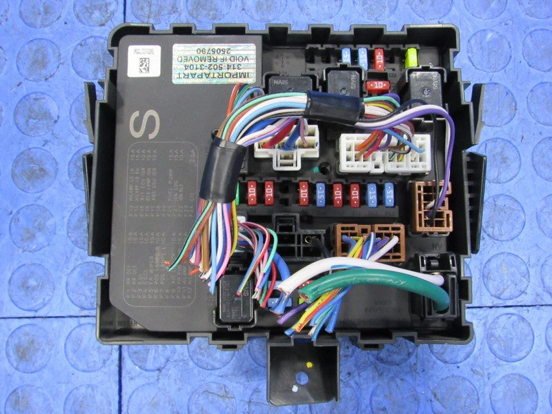 11-12 Infiniti QX56 IPDM BCM Body Module Fuse Box Power Supply 284B7-1