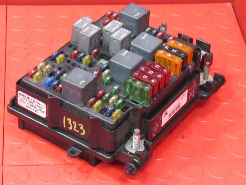 00-02 Chevrolet GMC Truck 1500 2500 3500 Engine Bay Fuse Relay Box 121