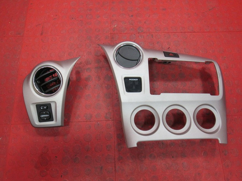 09-12 Matrix / 09-10 Vibe Dash Radio Climate Heater Control Bezel Vent