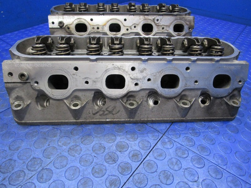 05-07 Silverado Sierra 1500 L33 799 Cathedral Port Cylinder Heads Pair
