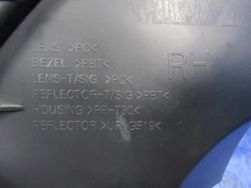 12-14 Genesis Sedan 3.8L Right Passenger HID Xenon Headlight Head Ligh