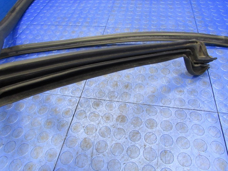 99-02 BMW Z3 Coupe Left LH Driver Door On-Body Seal Weatherstrip 2831