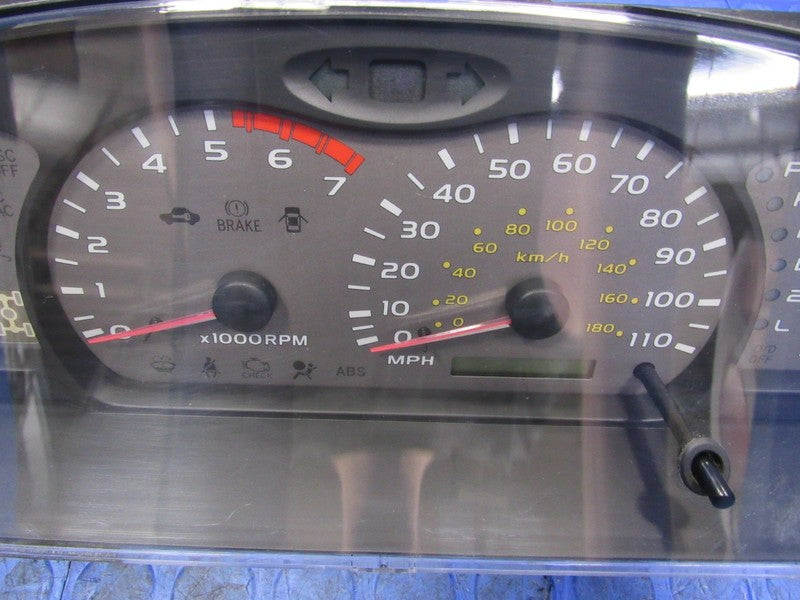 01-04 Toyota Sequoia 4x4 Instrument Gauge Cluster Speedometer Tach 228