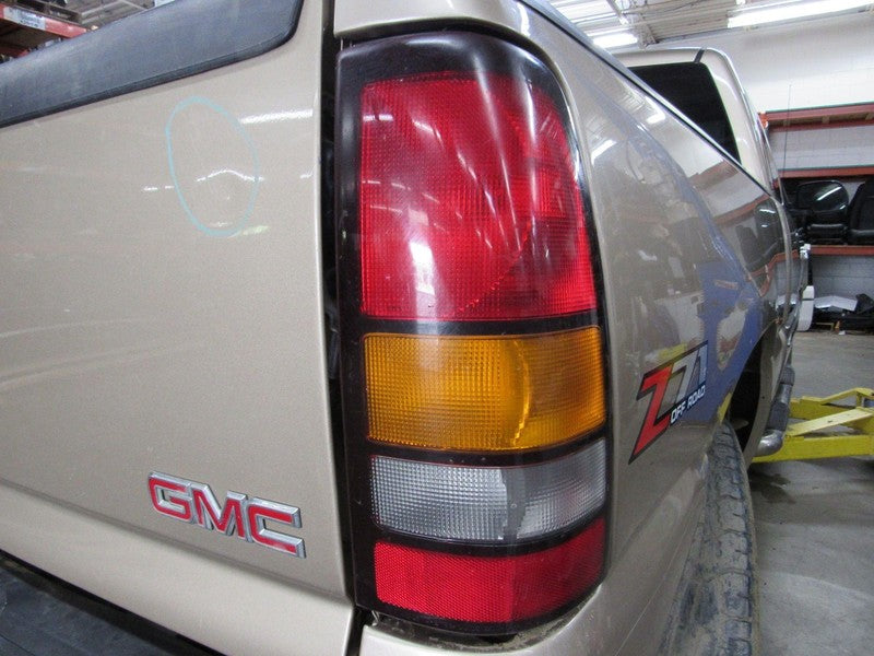 04-05 Silverado Sierra 1500 Right RH Passenger Side Taillight Tail Lig