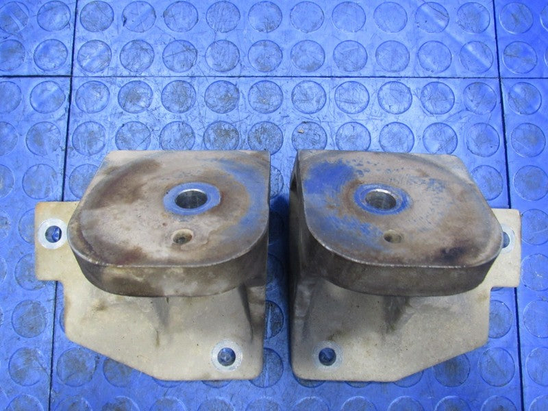 97-04 Chevrolet Corvette 5.7L Right Left Engine Motor Mount Bracket Pa