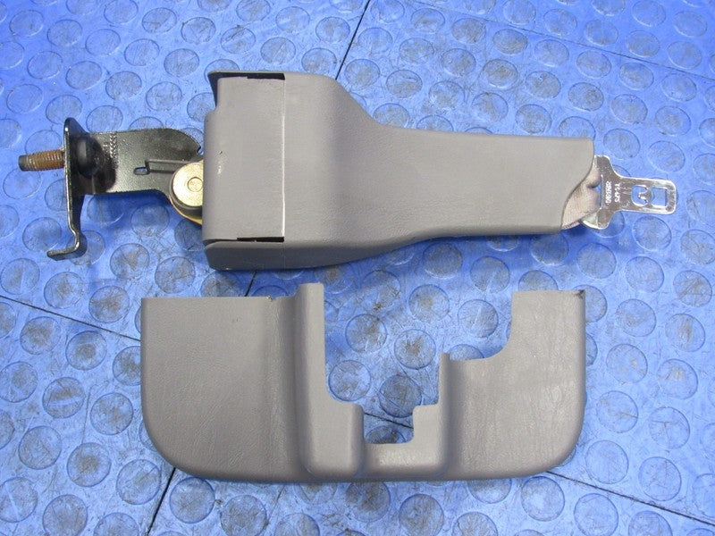00-05 Ford Excursion Second 2nd Row Center Gray Bench Seat Belt Retrac
