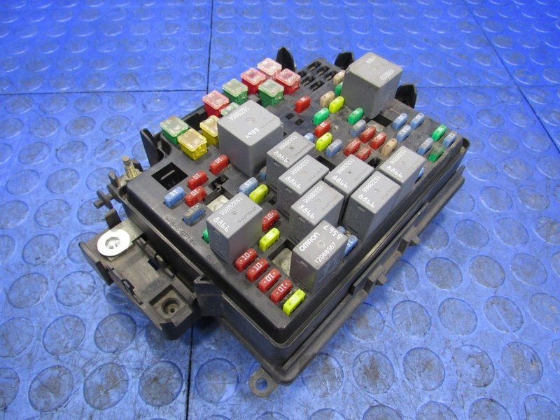 03-07 Hummer H2 Silverado Sierra Tahoe Engine Fuse Panel Relay Box 152