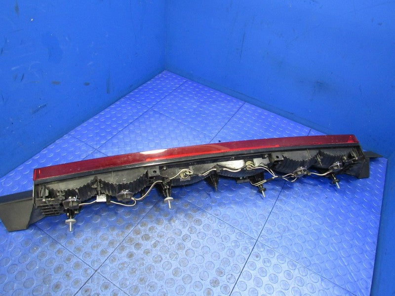 08-10 Dodge Challenger Center Trunk Taillight Tail Light Lamp Finish P