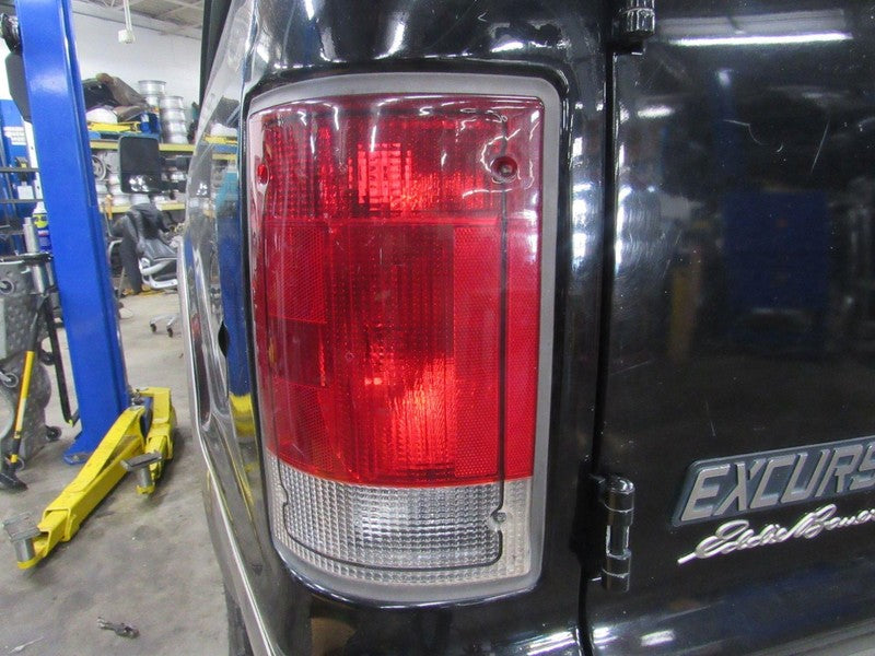 00-05 Ford Excursion Left LH Driver Side Taillight Tail Light Lamp