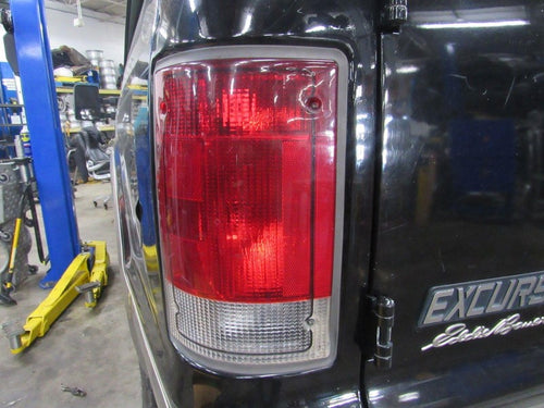 00-05 Ford Excursion Left LH Driver Side Taillight Tail Light Lamp