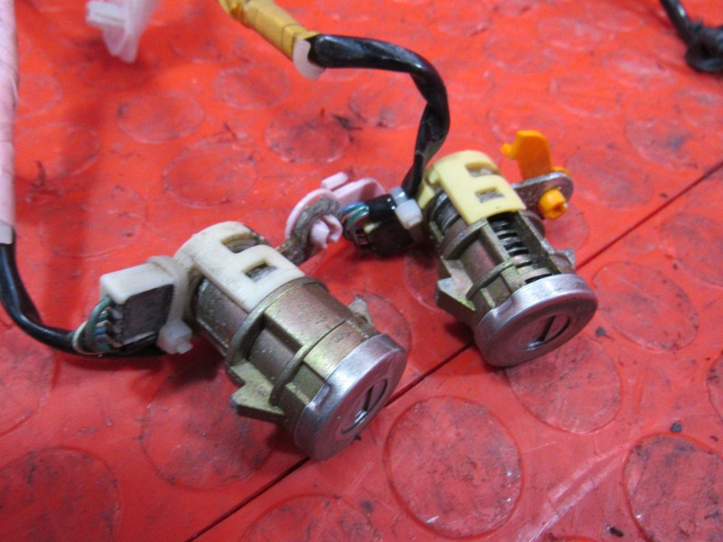 00 Toyota 4Runner Ignition Switch Power Door Lock Cylinder Tumbler w/K