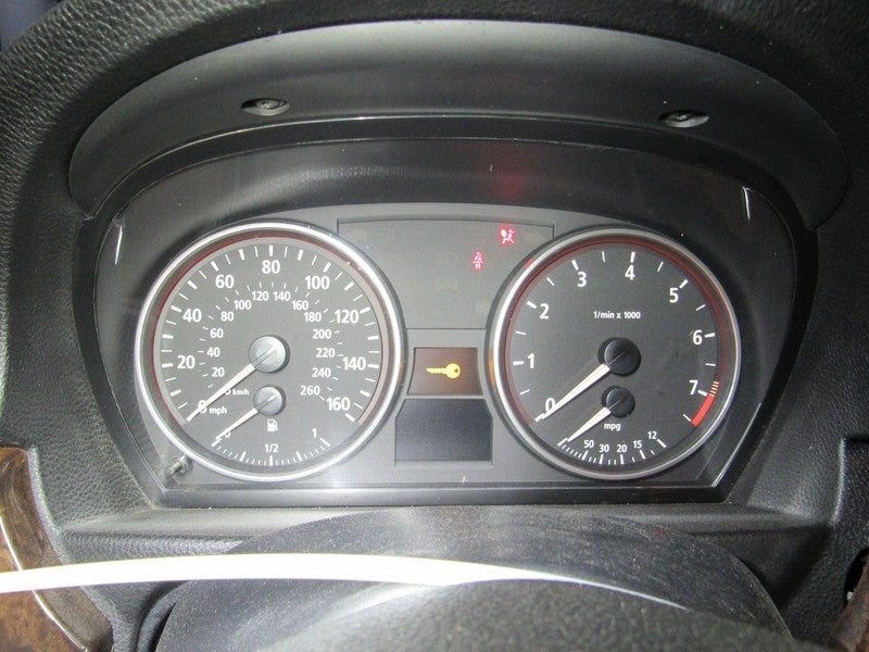 06 BMW E90 325 330 Instrument Cluster Speedometer Odometer 170768