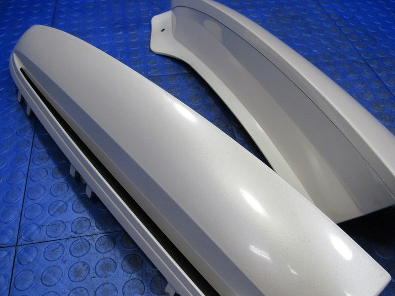02-06 Cadillac Escalade Left Right Rear Hatch Vent Trim Molding Pearl 