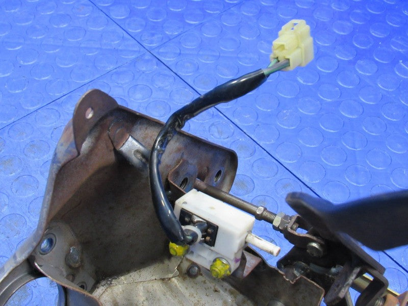 86-93 Mazda B-Series B2000 B2200 B2600i B2600 Clutch Brake Pedal Set O