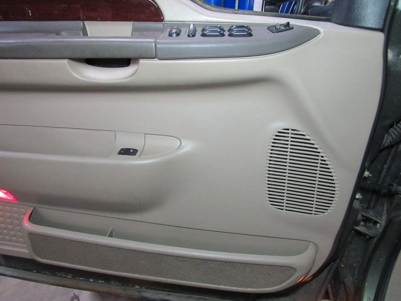 03 Excursion Left LH Driver Side Front Door Trim Panel W/O Switch Eddi
