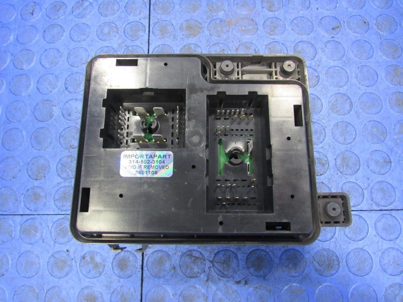 08-13 Chevrolet Tahoe Hybrid Engine Bay Under Hood Fuse Relay Box 2586