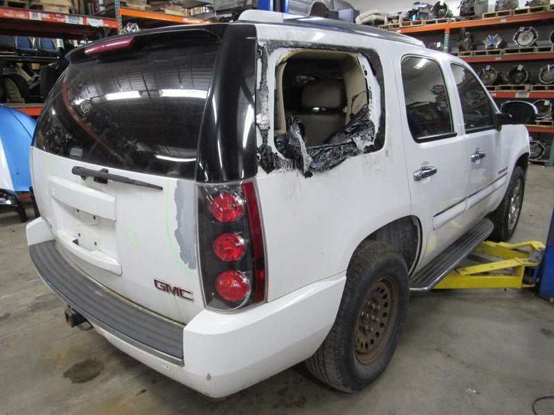 07-09 Yukon Tahoe Right RH Passenger Side Front Door Trim Panel Light 