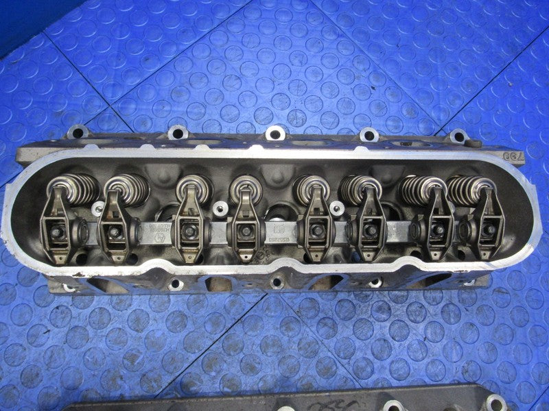 05-07 Silverado Sierra 1500 L33 799 Cathedral Port Cylinder Heads Pair