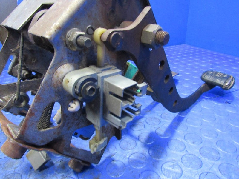 99-04 Ford Mustang MT Manual Brake Clutch Pedal Manual Assembly YR33-2