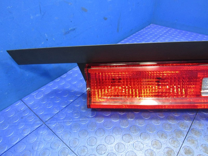 08-10 Dodge Challenger Center Trunk Taillight Tail Light Lamp Finish P