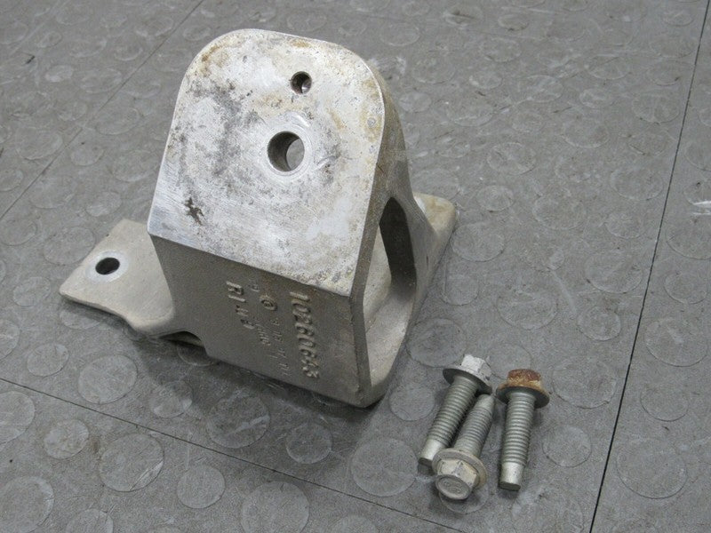 97-04 Chevrolet Corvette 5.7L Right RH Engine Motor Mount Bracket 1026