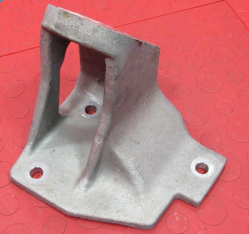 97-04 Chevrolet Corvette 5.7L Right RH Engine Motor Mount Bracket 1026