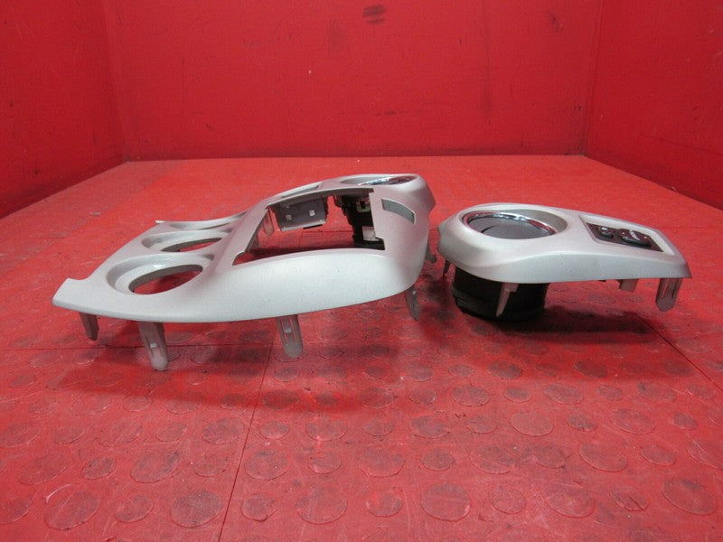 09-12 Matrix / 09-10 Vibe Dash Radio Climate Heater Control Bezel Vent