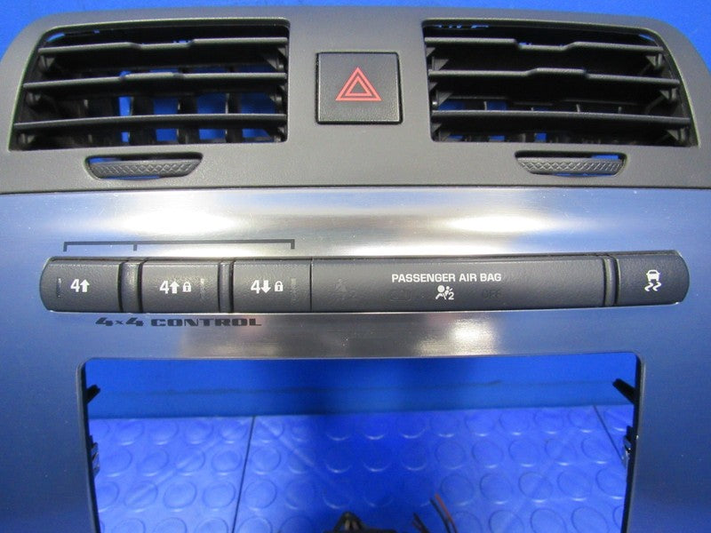 06-10 Hummer H3 H3T Dash Air Vent Radio Climate Control Panel Bezel 27