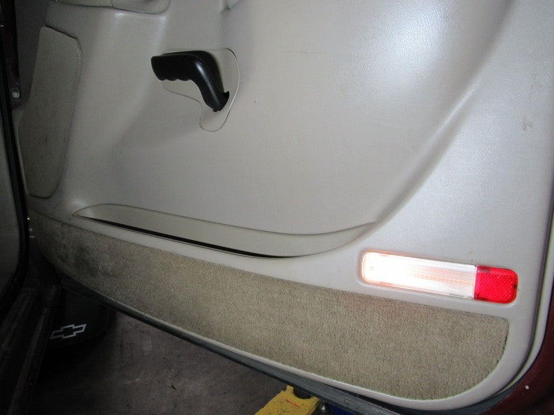 01-06 Silverado Sierra Crew Cab Right RH Passenger Front Door Trim Pan