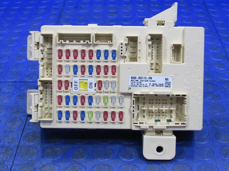 13 Hyundai Veloster BCM IPM Body Control Module Cabin Fuse Box 95400-2