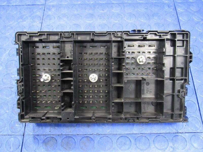 08-09 Chevrolet Express GMC Savana Engine Fuse Relay Junction Box 2588