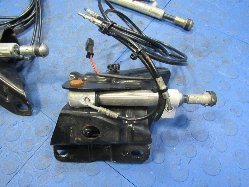 00-06 BMW 3 Series E46 Convertible Top Ram Hose Bracket Line Assembly 