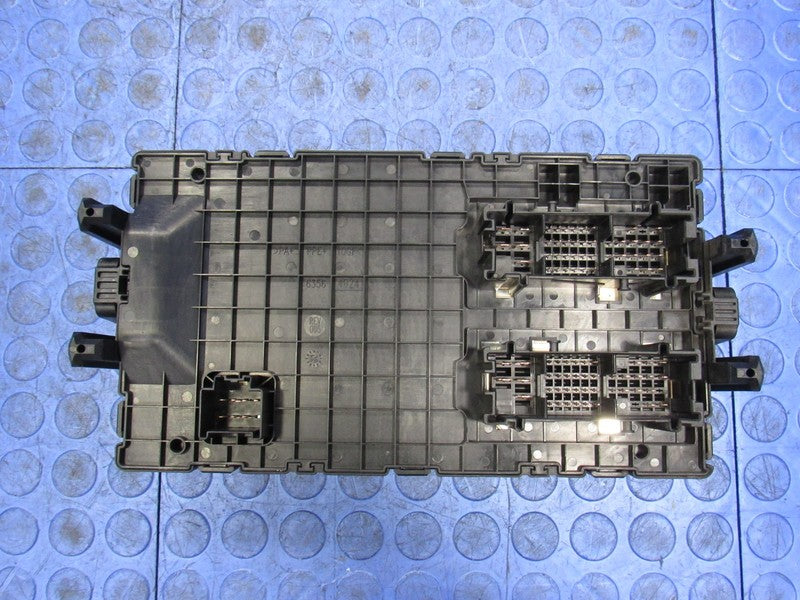 08 Hummer H3 3.7L Under-Hood Engine Fuse Relay Junction Box Block 1590