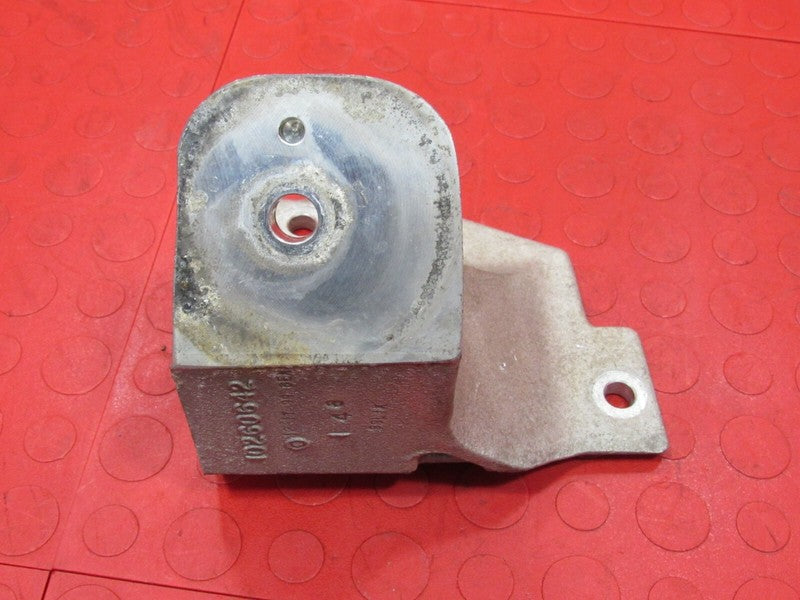 97-04 Corvette / 04-06 GTO 5.7L Left LH Engine Motor Mount Bracket 102