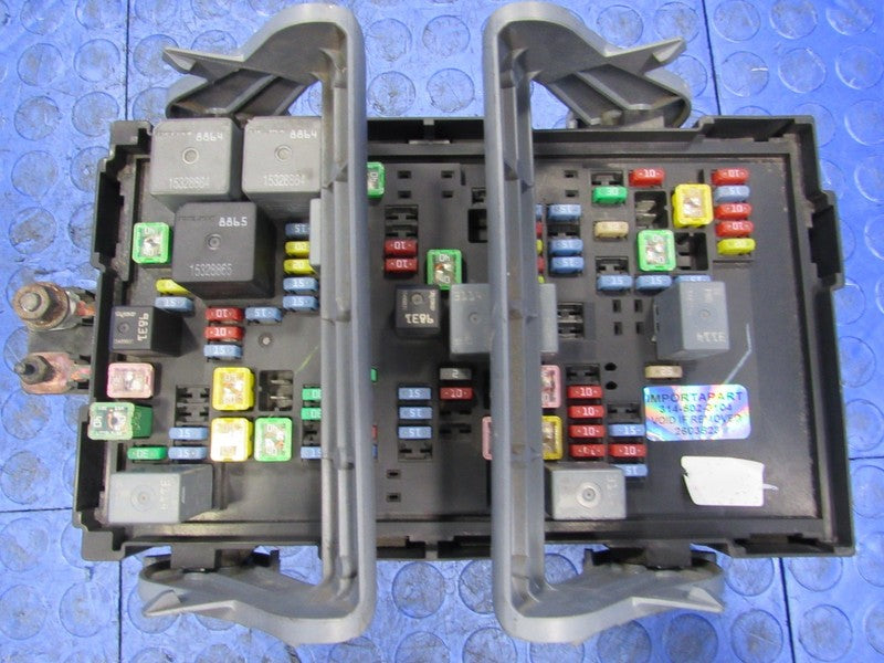 07-09 Chevrolet Silverado GMC Sierra 6.0L 6.2L Engine Bay Fuse Relay B